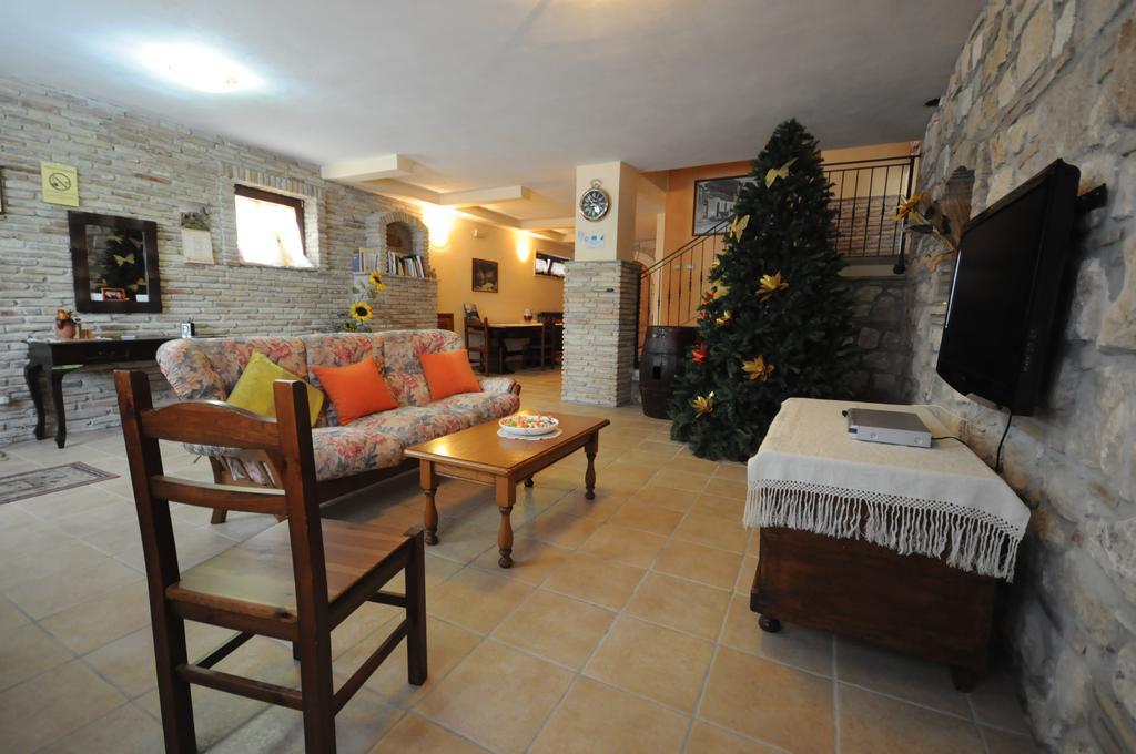 Casa Vacanze Il Castello Pescina Exterior foto